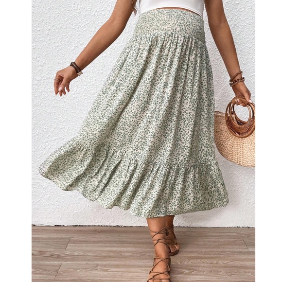 Maternity Floral Print Shirred Stretchy Waist Skirt - Picture 9 of 10